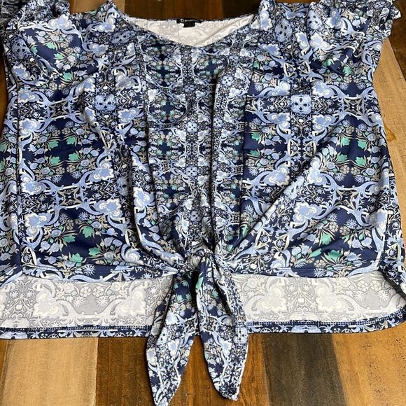 New Direction Top Sz L - Picture 9 of 10